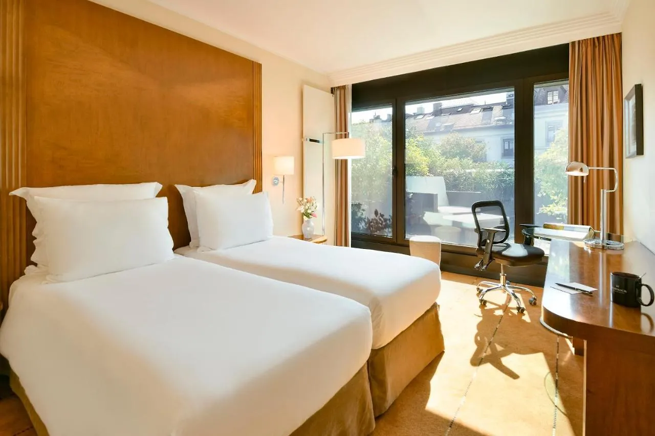 Hotel Warwick Ginebra 4*,