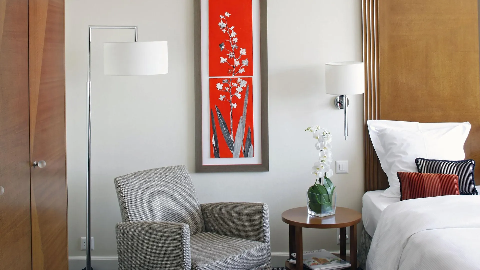Warwick Geneva Hotel 4*,