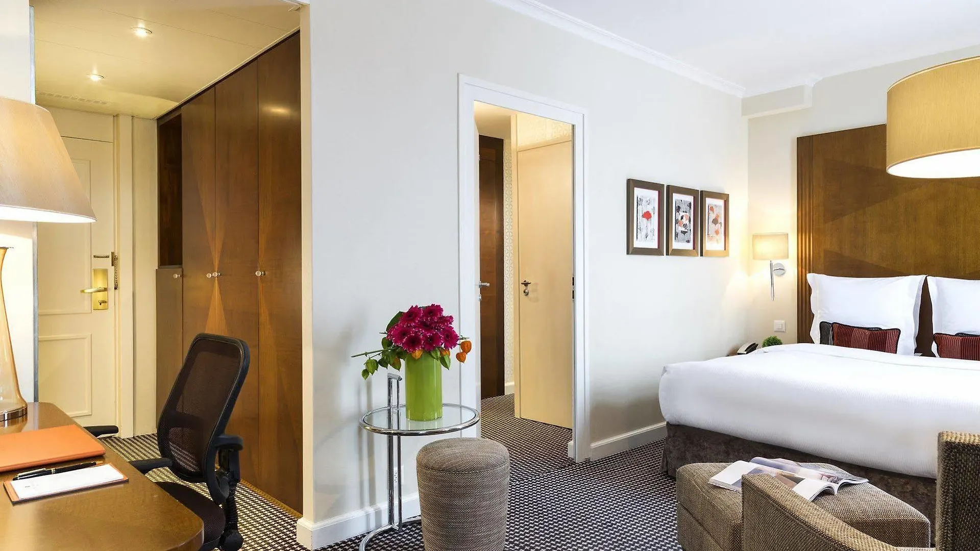 Warwick Geneva Hotel 4*,